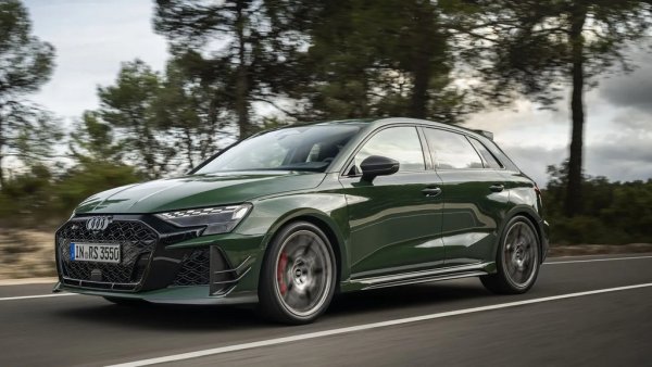 Кога: края на 2026
Тази лимитирана версия на Audi RS3 не само отбелязва половин век на споменатите вече славни петцилиндрови мотори, но и, уви, техния край, поне в Европа. Бихме очаквали финалната версия да получи поне малко допълнитена мощност, но Audi запазва познатите ни 400 коня. Ще бъдат произведени само 750 бройки за цял свят, на цена малко над 100,000 евро. 
